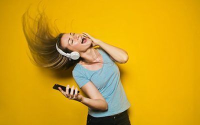 ¿Son los auriculares un nido de bacterias?