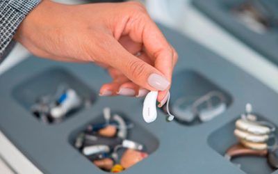 Cuidados esenciales para tus audífonos durante el verano